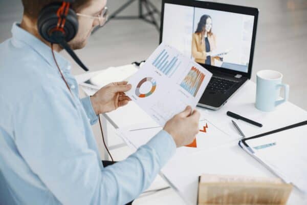 Manage a Remote Team: Essential Tips for New Managers
